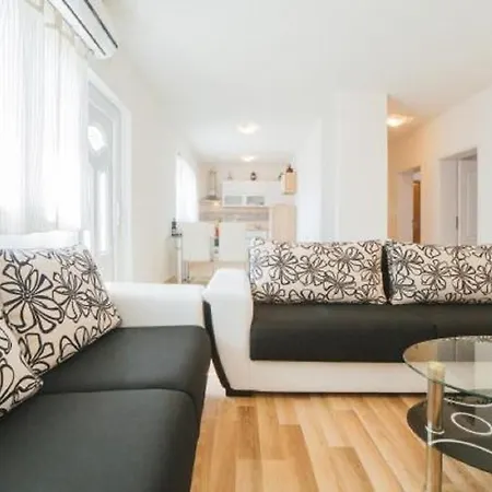 Chiara Apartment *